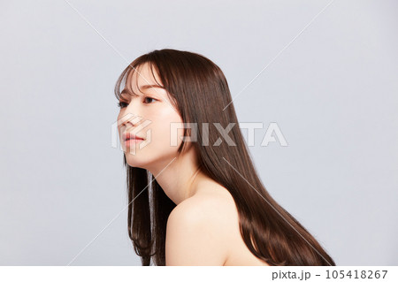 ビューティー若い日本人女性　髪の毛の綺麗な女性 105418267