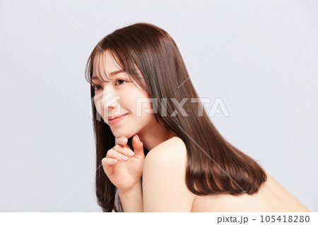ビューティー若い日本人女性　髪の毛の綺麗な女性 105418280
