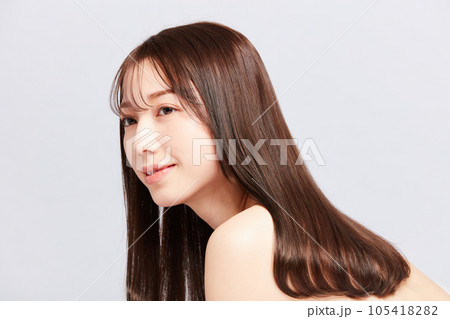 ビューティー若い日本人女性　髪の毛の綺麗な女性 105418282