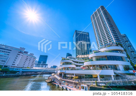 日本の横浜都市景観 夏・猛烈な暑さ…横浜ベイクォーターなどを望む(左奥には横浜駅・JR横浜タワー) 日本の横浜都市景観 夏・猛烈な暑さ…横浜ベイクォーターなどを望む(左奥には横浜駅・JR横浜タワー) 105418316
