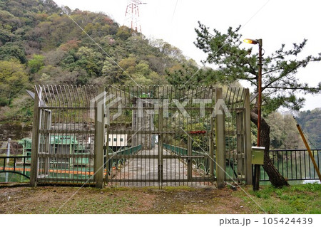 沼本ダム天端の柵 105424439