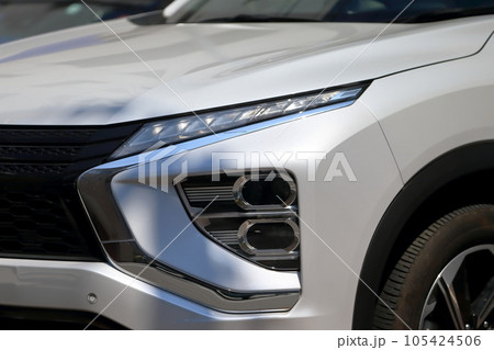 車のヘッドライト 105424506