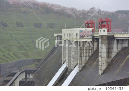 十王ダムの放水 十王ダムの放水 105424584