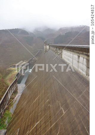 小山ダムの堤体 小山ダムの堤体 105424817