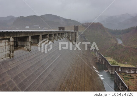 小山ダムの堤体 105424820