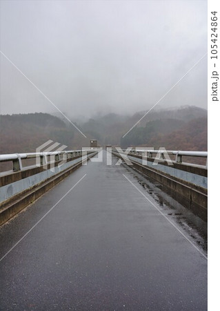 小山ダムの天端 105424864