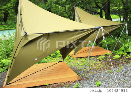 キャンプ場で作ったテント 105424958