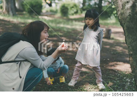 Childcare Childcare 105425603