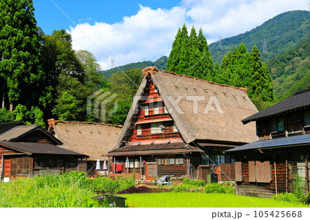 【富山県】晴天の五箇山菅沼合掌集落 【富山県】晴天の五箇山菅沼合掌集落 105425668