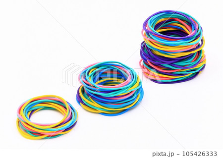 伸びる、成長のイメージ(輪ゴム) 伸びる、成長のイメージ(輪ゴム) 105426333
