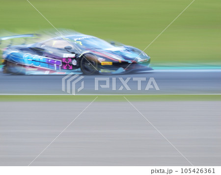 カーレース　流し撮り　彗星流し 105426361