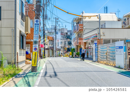 東京都目黒区の都市風景　緑が丘駅 105426581