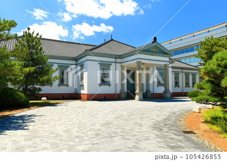 【香川県】晴天の旧善通寺偕行社（偕行社本館）と現善通寺市役所 105426855
