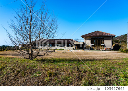 【廃校】旧江府町立江尾小学校米原分校 冬晴れの校舎 鳥取県日野郡江府町 【廃校】旧江府町立江尾小学校米原分校 冬晴れの校舎 鳥取県日野郡江府町 105427663