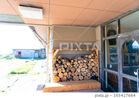 【廃校】旧江府町立江尾小学校米原分校 校舎の玄関 鳥取県日野郡江府町 【廃校】旧江府町立江尾小学校米原分校 校舎の玄関 鳥取県日野郡江府町 105427664