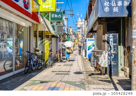 川崎市の都市風景　鹿島田駅 105428249