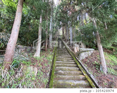 スラムダンクの聖地 森子大物忌神社の参道 スラムダンクの聖地 森子大物忌神社の参道 105428974