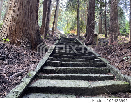 スラムダンクの聖地　森子大物忌神社の参道 105428995