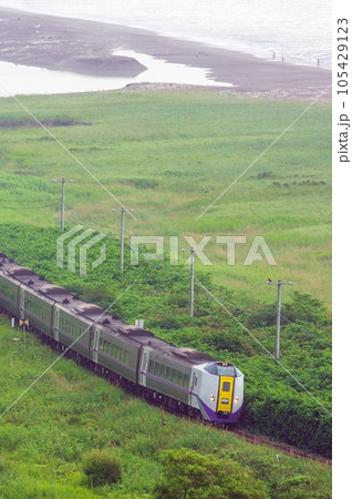 太平洋岸を走る特急おおぞら 105429123