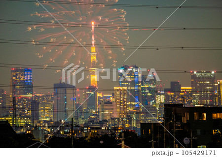 日本の東京都市景観 花火と東京スカイツリーや六本木ヒルズなど…脱コロナ…花火大会続々復活=7月29日 日本の東京都市景観 花火と東京スカイツリーや六本木ヒルズなど…脱コロナ…花火大会続々復活=7月29日 105429171