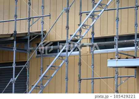 戸建て住宅の外部足場 戸建て住宅の外部足場 105429221