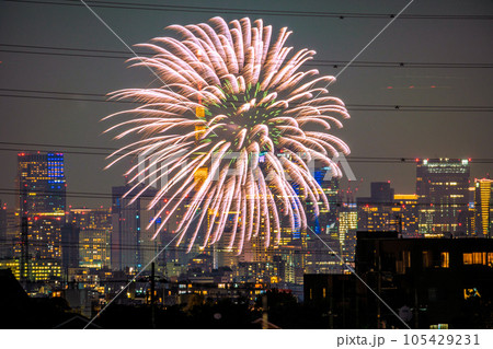 日本の東京都市景観 花火と東京スカイツリーや六本木ヒルズなど…脱コロナ…花火大会続々復活=7月29日 日本の東京都市景観 花火と東京スカイツリーや六本木ヒルズなど…脱コロナ…花火大会続々復活=7月29日 105429231