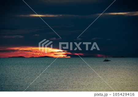 View of the evening sky and the beautiful sea 105429416
