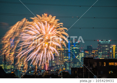 日本の東京都市景観 大都会・東京と花火。脱コロナ…日本各地で4年ぶりの花火大会続々復活…=7月29日 日本の東京都市景観 大都会・東京と花火。脱コロナ…日本各地で4年ぶりの花火大会続々復活…=7月29日 105429431