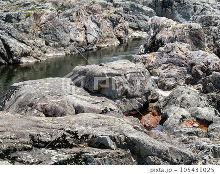 夏の闘竜灘(兵庫県加東市内)。加古川中流の景勝地。 夏の闘竜灘(兵庫県加東市内)。加古川中流の景勝地。 105431025