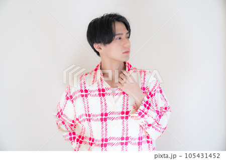 濡髪の男性 105431452