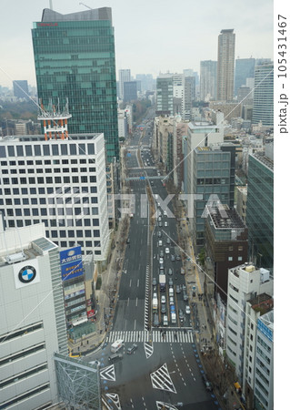 ビルから見下ろす都会の街並み ビルから見下ろす都会の街並み 105431467