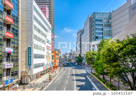 横浜市の都市風景　上大岡駅 105431587