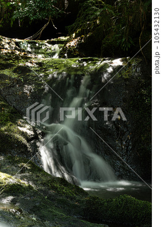 大戸川源流の鶏鳴の滝周辺の渓流風景 大戸川源流の鶏鳴の滝周辺の渓流風景 105432130