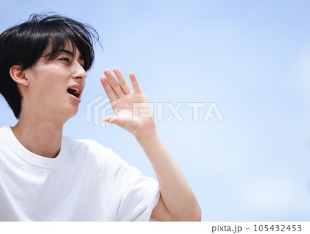 叫ぶ男性 105432453