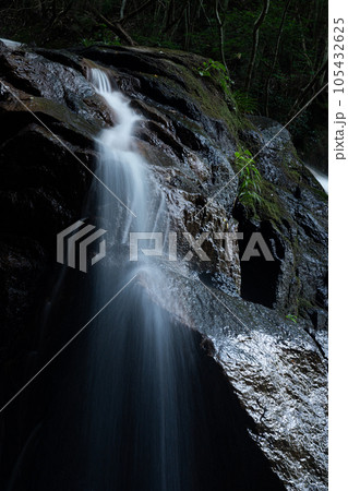 夏の鶏鳴の滝 夏の鶏鳴の滝 105432625