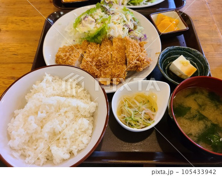 ジャンボチキンカツ定食 105433942