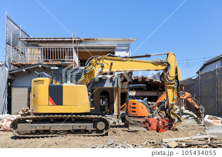 一戸建て住宅の解体作業 一戸建て住宅の解体作業 105434055