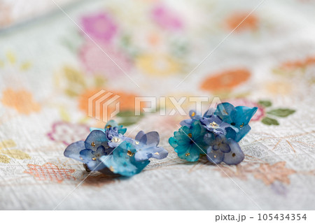 着物とブローチ 着物とブローチ 105434354