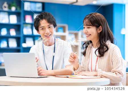 オフィスで働く若いエンジニア 撮影協力:Creadisce(丸善雄松堂株式会社) オフィスで働く若いエンジニア 撮影協力:Creadisce(丸善雄松堂株式会社) 105434526