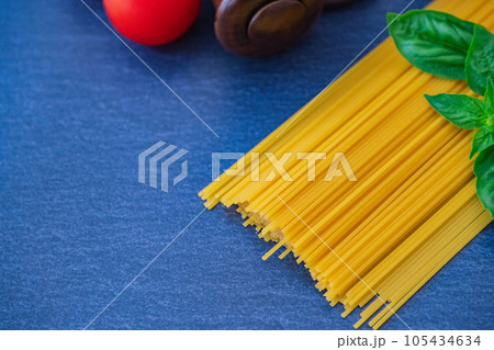 パスタ麺 スパゲッティ クローズアップ テーブルウエア撮影素材 105434634