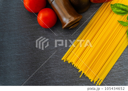 パスタ麺 スパゲッティ クローズアップ テーブルウエア撮影素材 パスタ麺 スパゲッティ クローズアップ テーブルウエア撮影素材 105434652