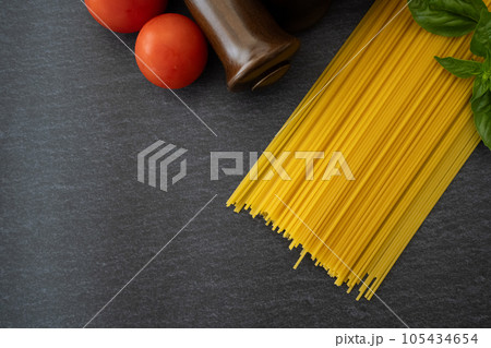 パスタ麺 スパゲッティ クローズアップ テーブルウエア撮影素材 105434654