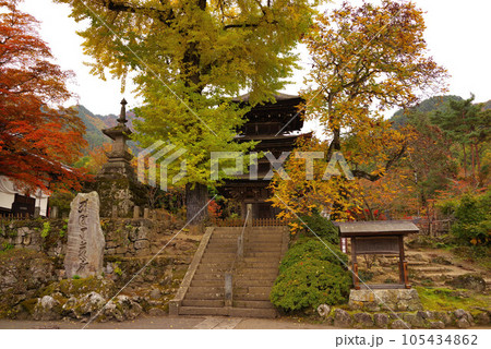 前山寺の紅葉 105434862