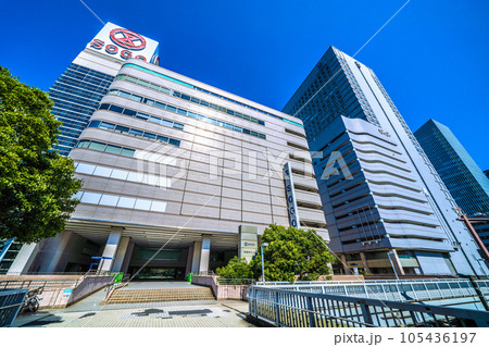 日本の横浜都市景観 真夏…炎暑、猛烈な暑さ…横浜駅東口のそごう横浜店などを望む＝7月26日 105436197