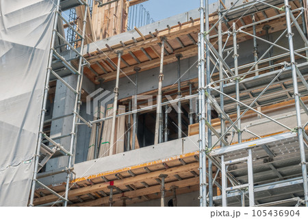建設現場の型枠支保工 105436904