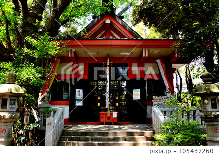 横浜市神奈川区 笠のぎ稲荷神社の拝殿 105437260