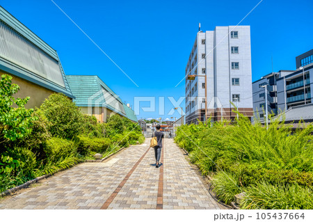 横浜市の都市風景 反町駅 横浜市の都市風景 反町駅 105437664