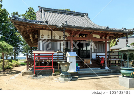 青空を背にした戸村観音文殊院本堂【茨城県那珂市】 青空を背にした戸村観音文殊院本堂【茨城県那珂市】 105438483