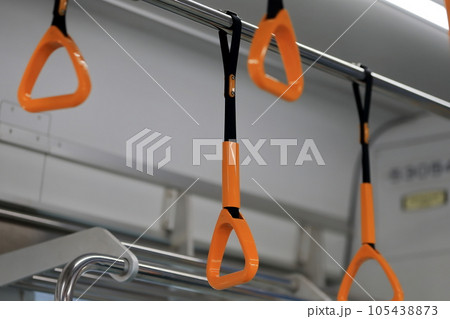 電車のつり革 電車のつり革 105438873