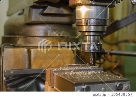 The milling process on NC milling machine with metal plate parts. The milling process on NC milling machine with metal plate parts. 105439557
